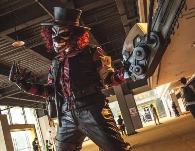 "小丑"裘克《第五人格》凭借着非常有特色的哥特风