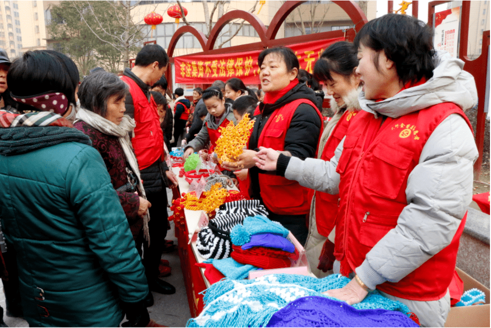 通过开展丰富多彩的文艺志愿教学,培育组建各类社区文艺队伍,有效满足