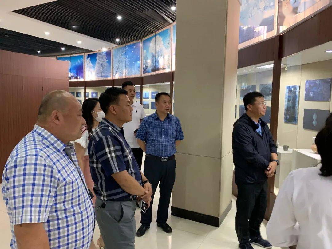 李传柱市长视察讷河市文体广电和旅游局工作