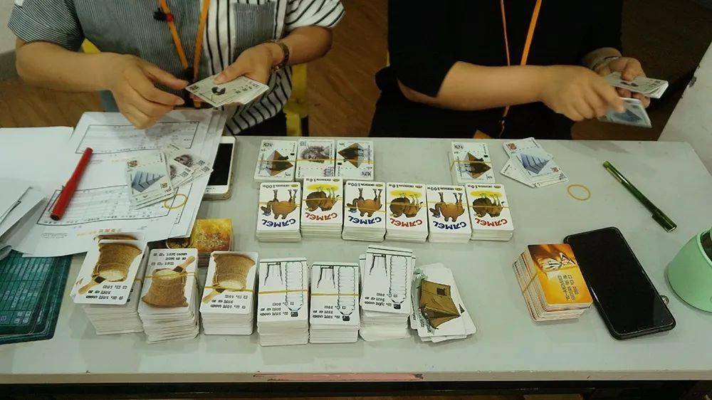 (-)减少猜疑( )增加沟通=绝对信任——《沙漠掘金》拓展活动_团队