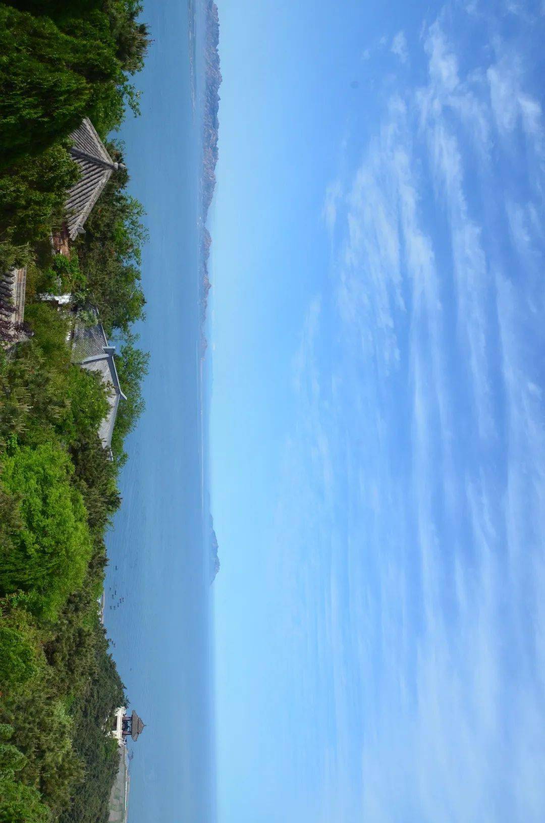 苍茫的山海尽收眼底.