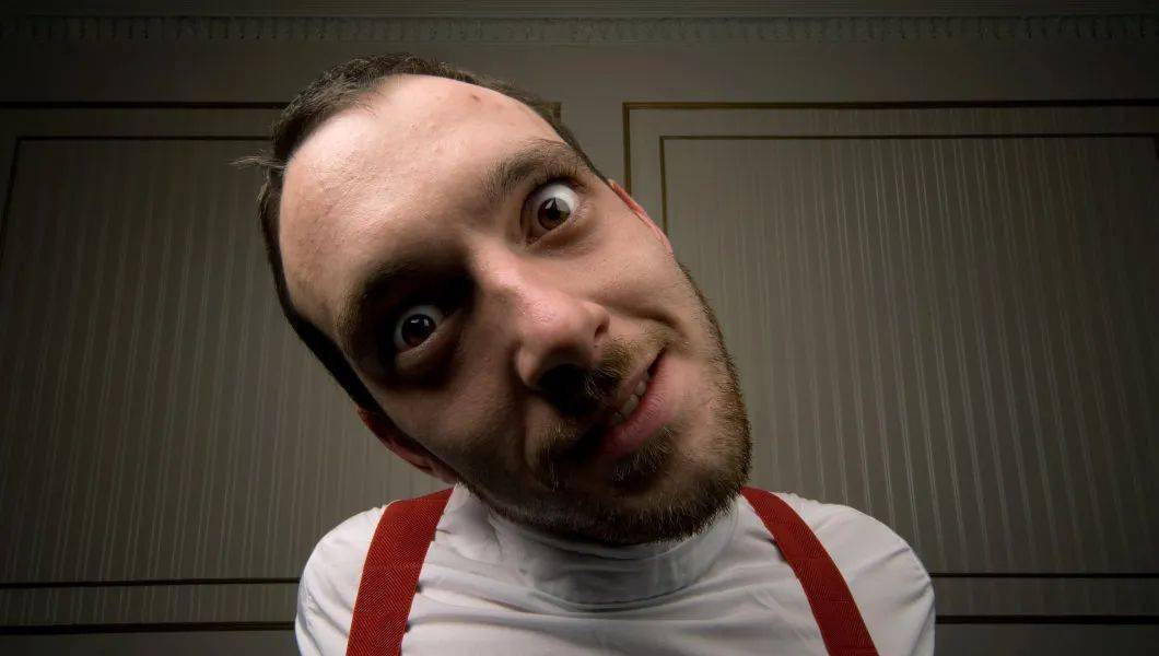 =crazy person -are you a nut? 你疯了吗? -he s a total nut.