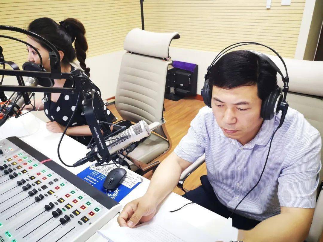 沁源县县长助理驻县扶贫大队长王玉兵参加党风政风热线节目