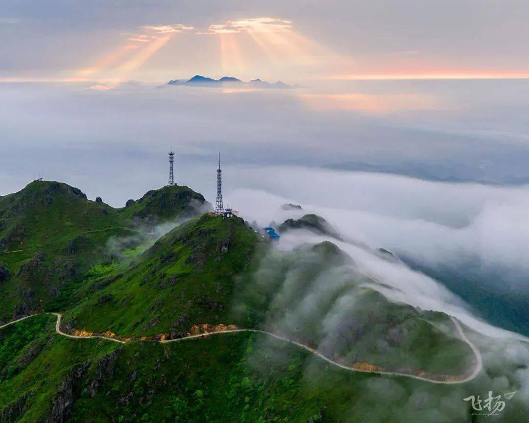 一年四季多處於雲霧迷漫中 一上雙髻山就有種來到世外桃園的感覺 這裡