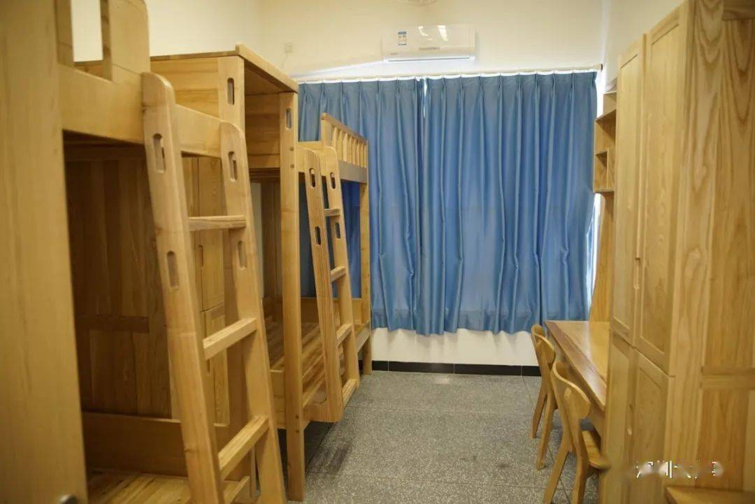 深中新校区的学生宿舍共4栋,分别是彬园,悦园,韶园,宜园.