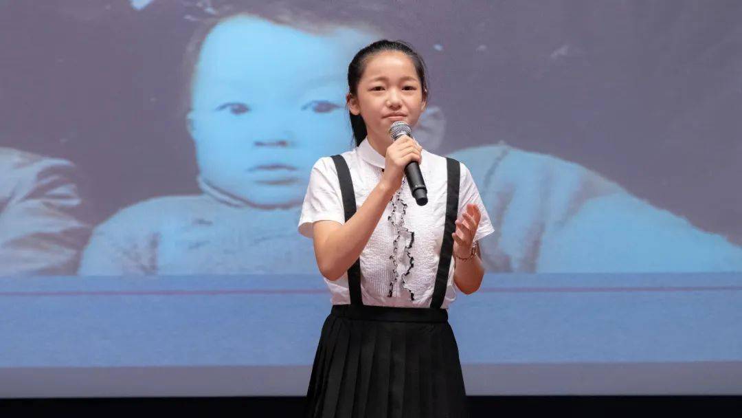 实验中学林语诺带来微课《时代的打开方式》.