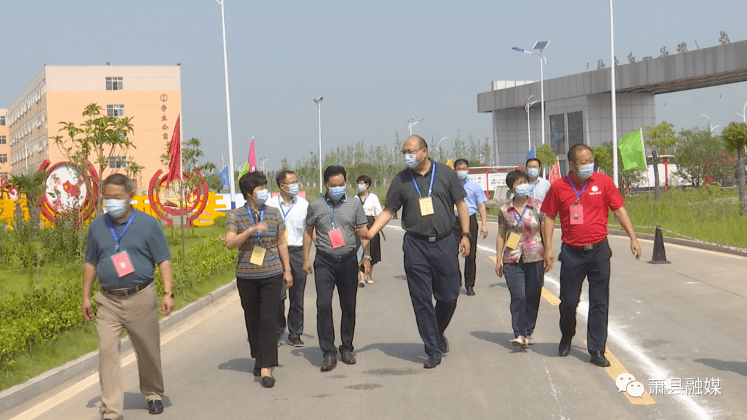 县长武戈一行来到萧县凤山中学,萧县鹏程中学等考点进行巡视