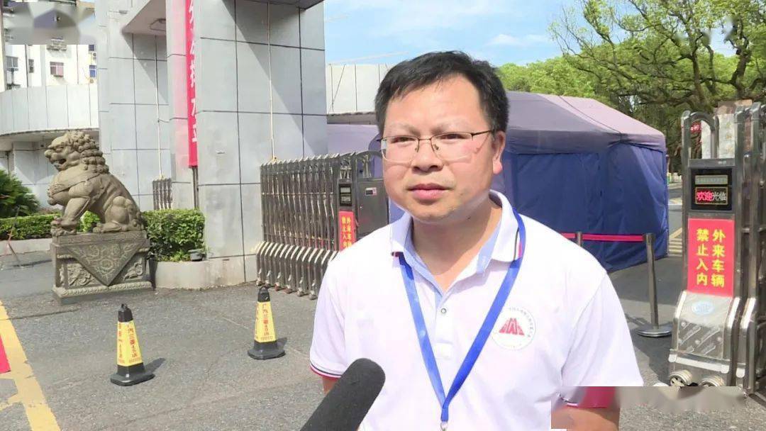 吉安一中教务处主任刘志乐向我们介绍,每天考前考后,都会对所有的场所