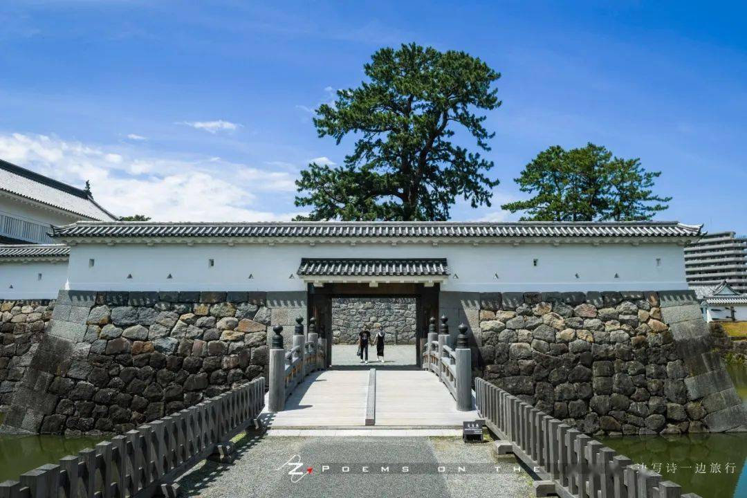 伊势氏纲改名为北条氏纲以后,其父伊势盛时也改名为北条早云,被视为