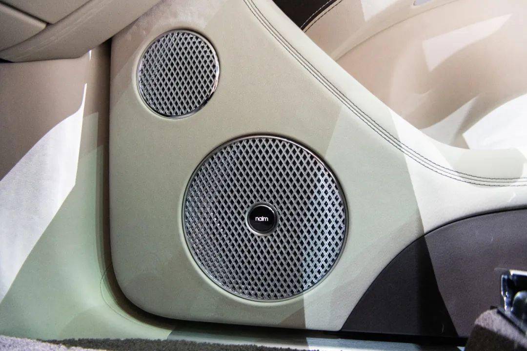 宾利新添越实拍探索超豪华suv新可能