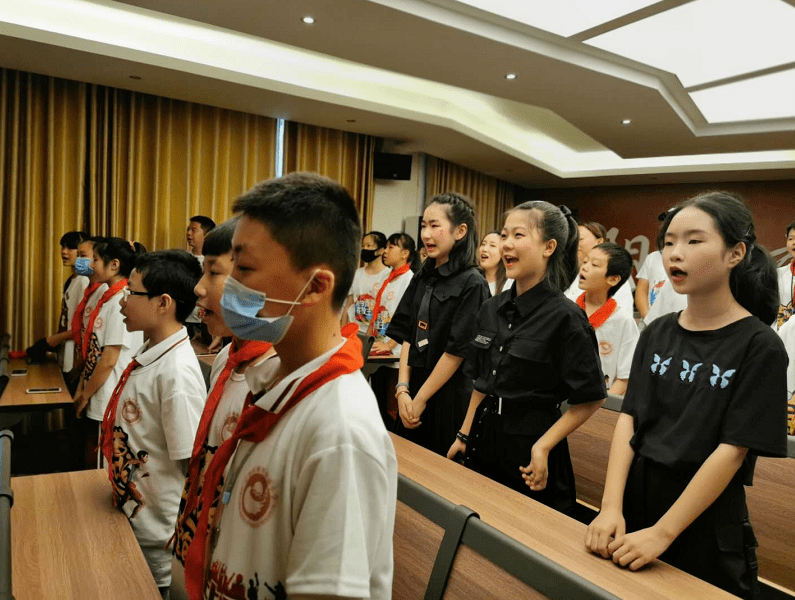 毕业季云岩区枫丹白露小学拍了拍你