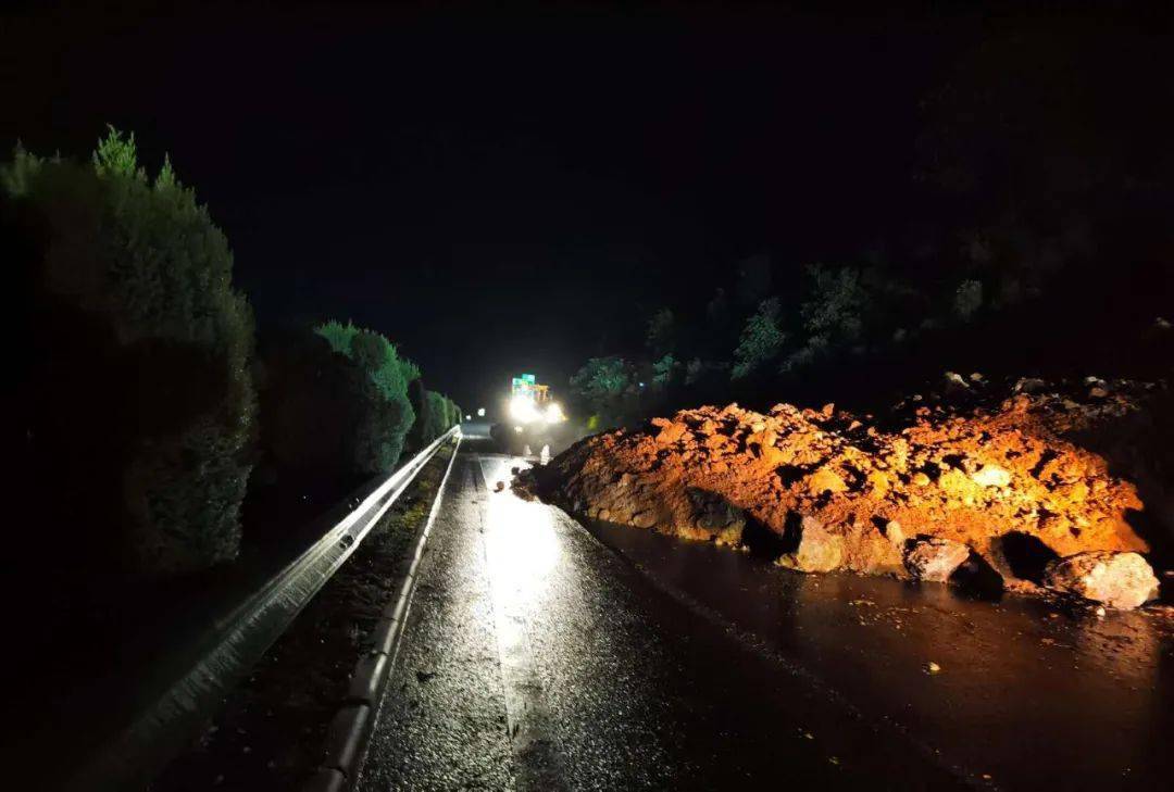 湖北黄梅,贵州铜仁突发山体滑坡!