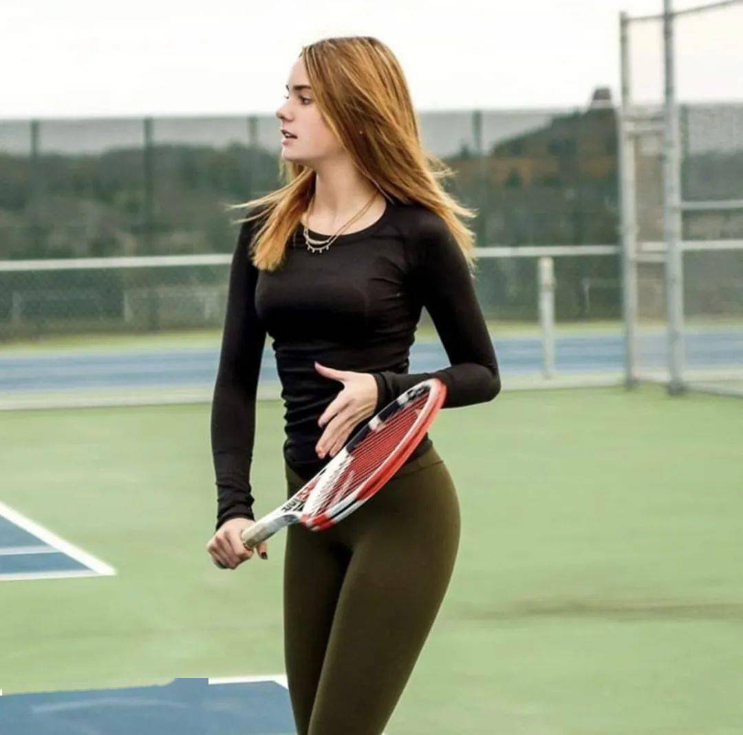 15岁网球美少女突然爆红,颜值高过莎拉波娃!