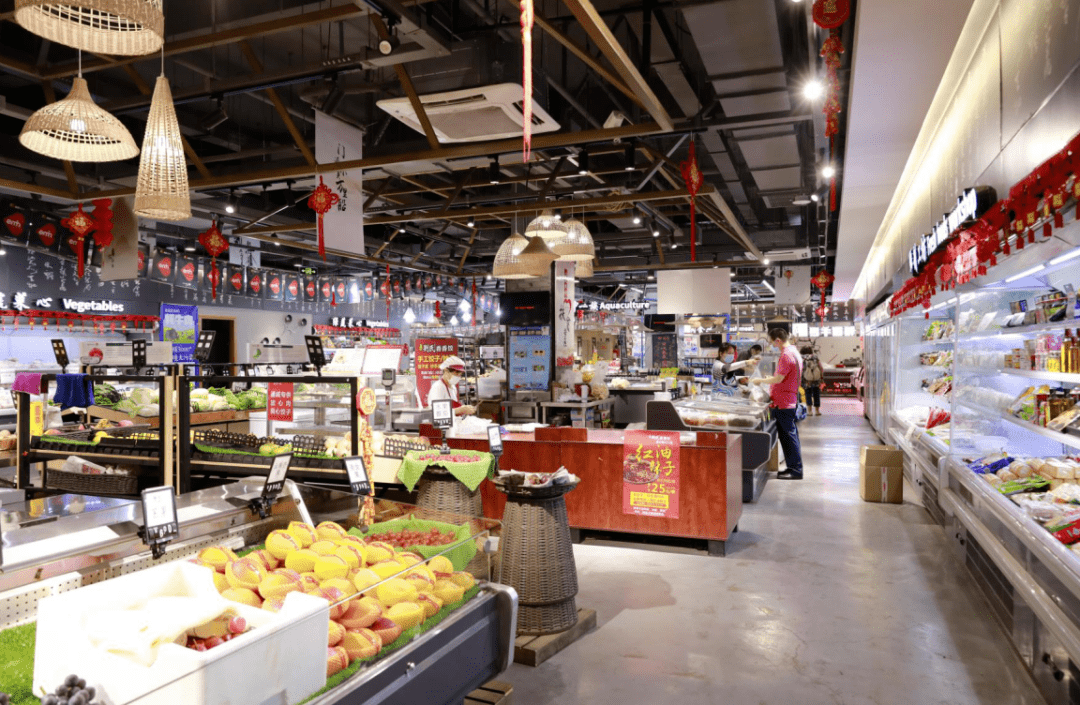 文化,体育,卫生,教育等业态于一体的"居住区商业中心",包括社区医疗