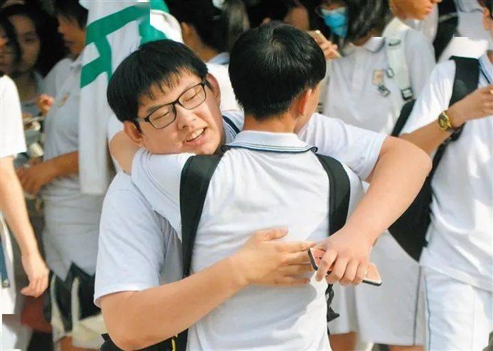 新征程扬帆起航高考落幕考生们花式告别高中生活