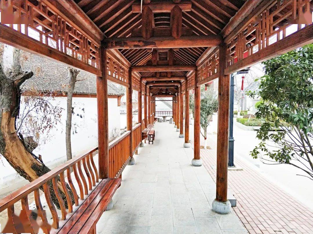 供村民休息的木长廊