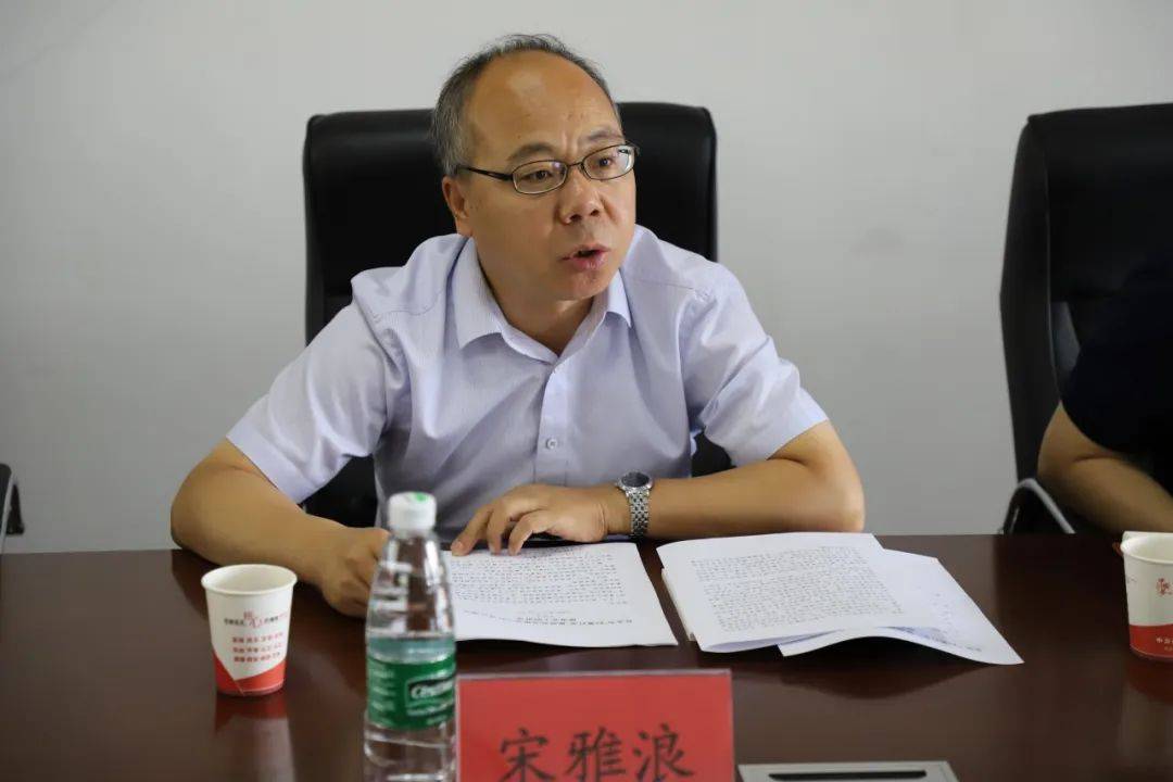 座谈会上,宋雅浪指出,经过几年的努力,全市"扫黄打非"日常监管力量