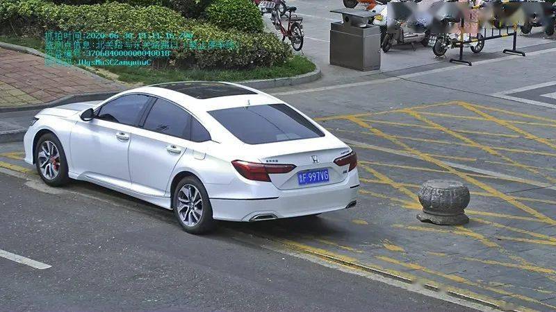 【车牌号:鲁f306qw】图一时方便而心存侥幸但总有部分驾驶员车辆违停