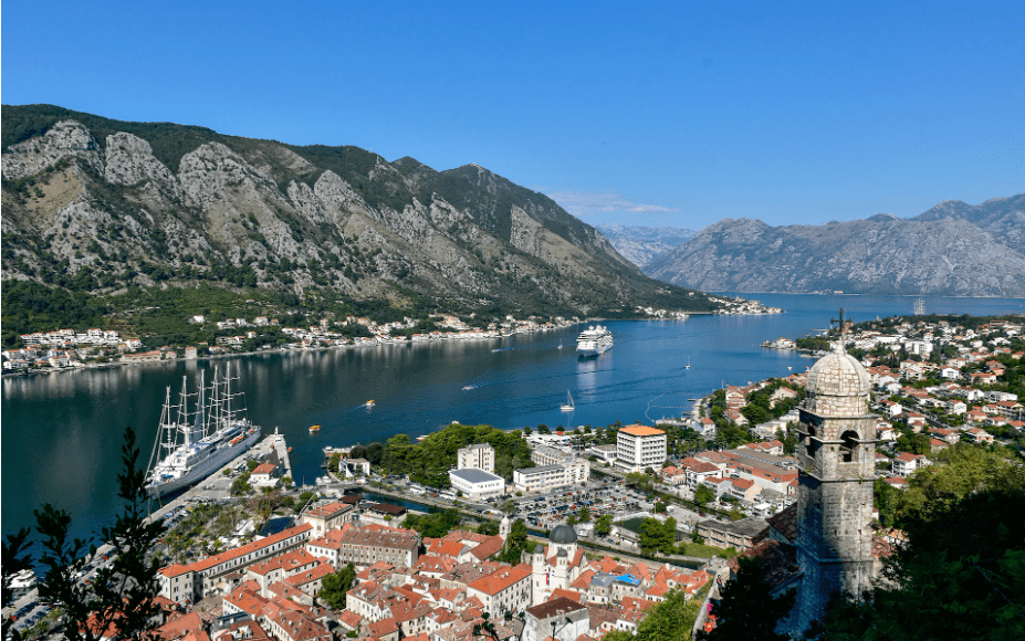 4,纳尔维克港纳尔维克(挪威语:narvik)是挪威诺尔兰郡人口数量第三的