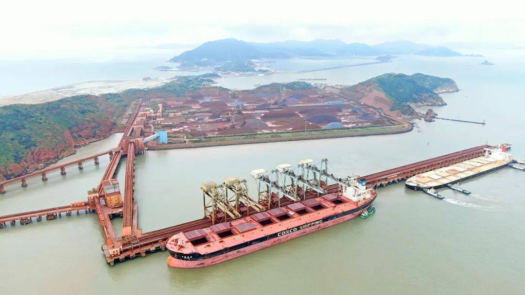 中冶宝钢上海宝钢马迹山港智慧料场上海宝冶:抢占钢铁行业绿色智能