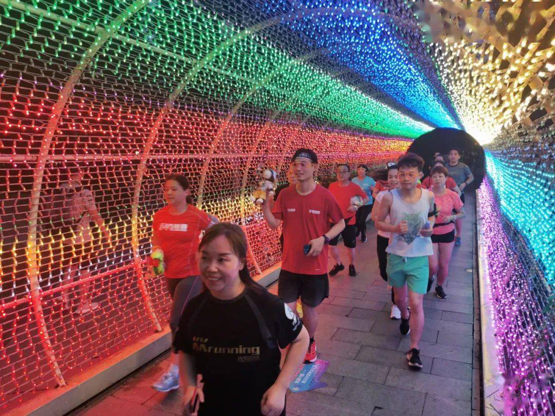 夜跑线路第三场线下推广活动在"唐延之路"——唐长安城墙遗址公园盛大