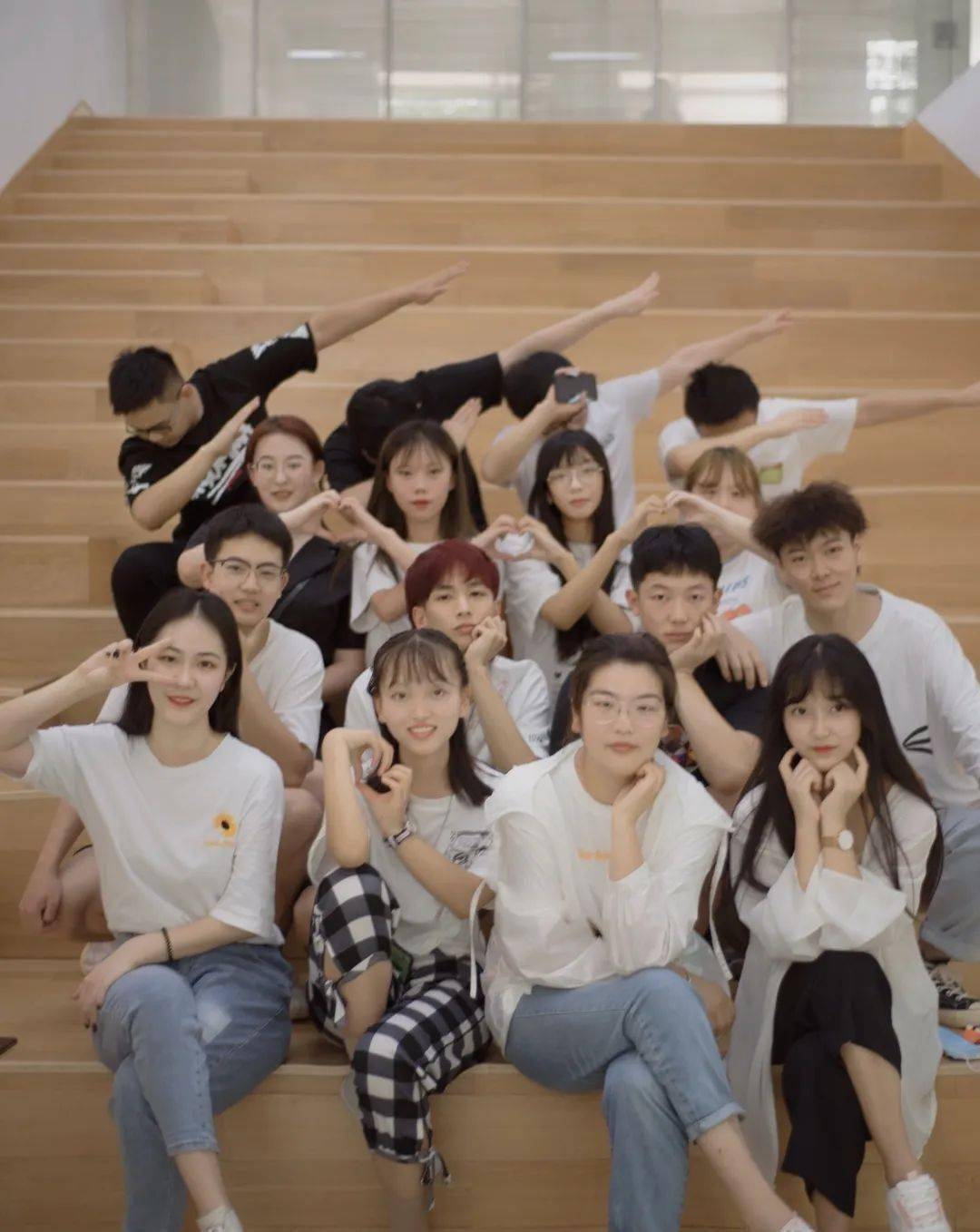 投票开启定格青春色彩创意班级照快来pick