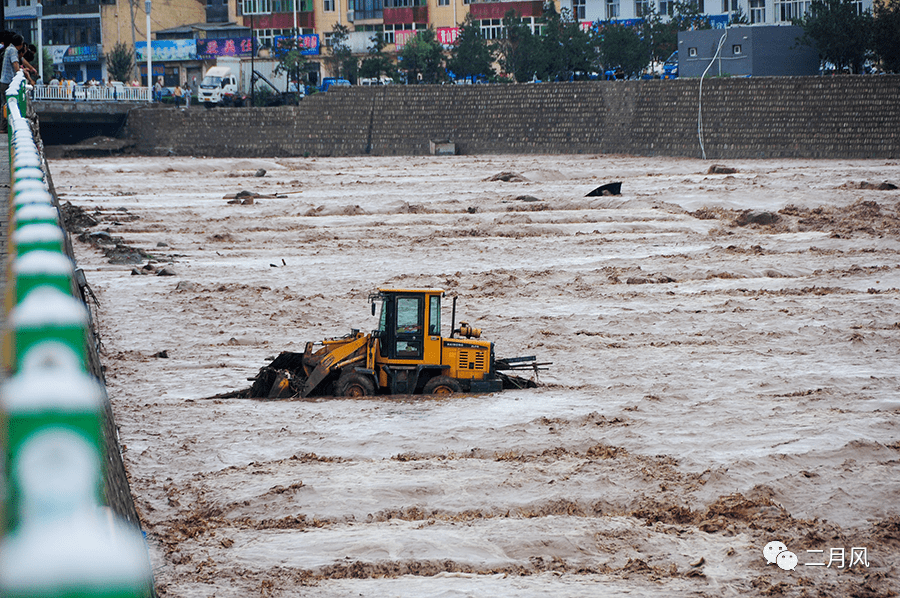 2013年沁水县城涨大河