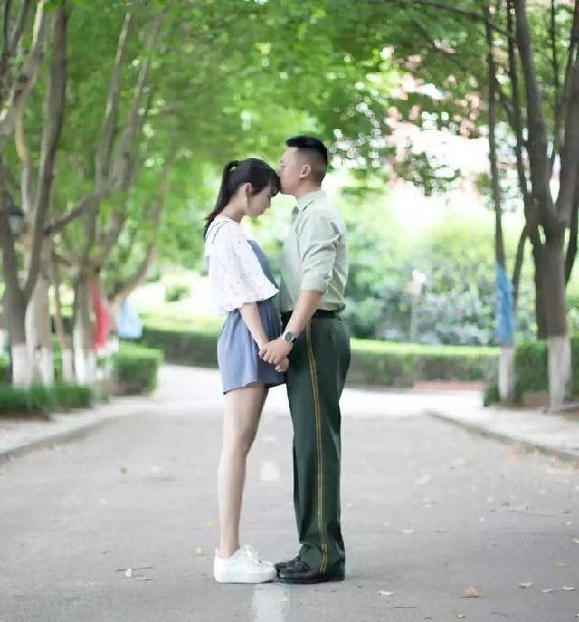 你愿意等一个人多久?她军恋8年等了八年,结局让人哭笑不得