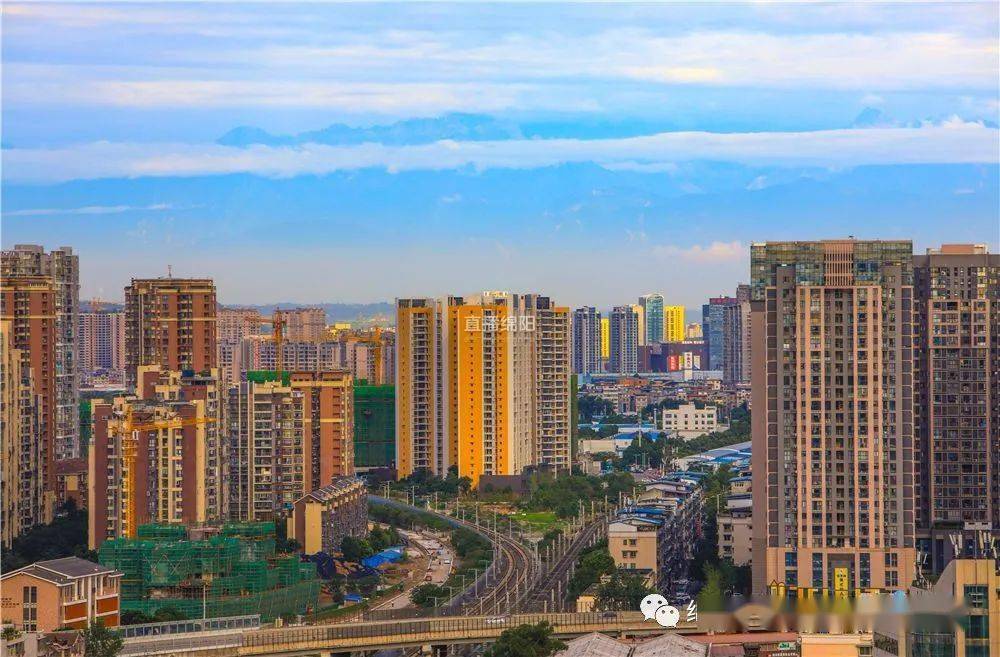 霞光万丈,雪山云海,绵阳上演"冰与火之歌"!