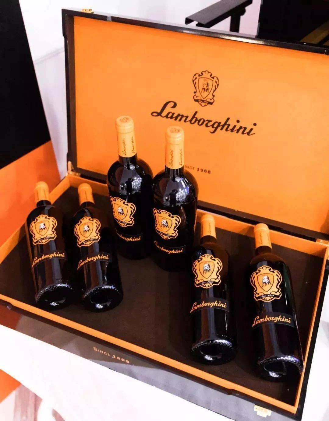 权力的游戏骑士的坐骑绅士的品味兰博基尼奢侈名酒来袭