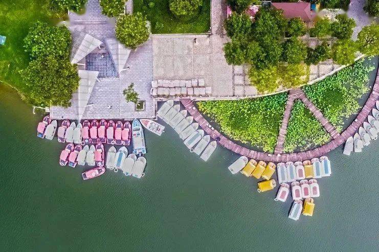 10这个夏天,一起来看风光旖旎的湖泊红莲湖湖水碧波荡漾云天相伴微风