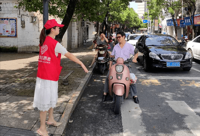 文明陋习"整治活动,7月12日上午,广丰区团委联合青年水滴志愿服务队