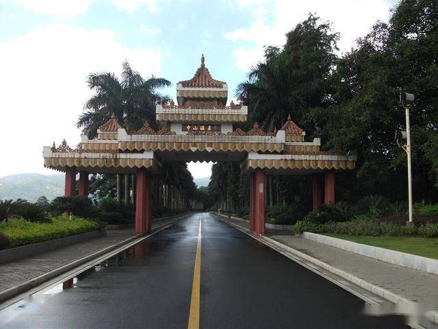 罗三妹山1984年小平同志在此留下不走回头路的世纪强音