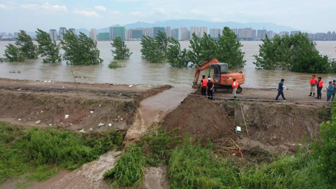 防汛抗災:小池濱江圩今日順利完成平垸行洪