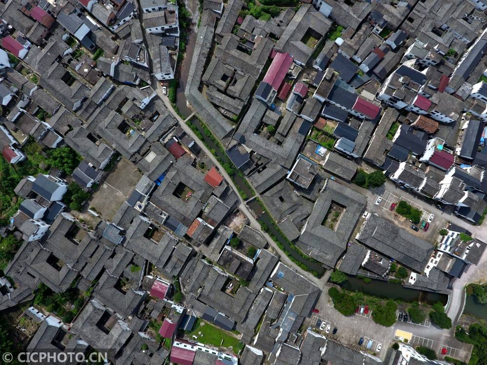 2020年7月12日,空中俯瞰浙江省金华市武义县俞源村古民居群.