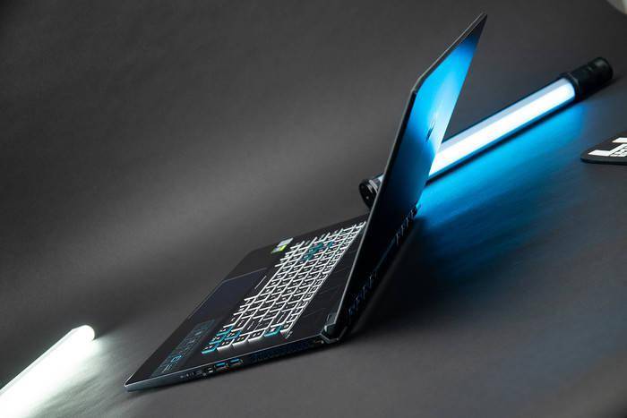 "轻薄本"也上rtx2070super?cs:go帧数超过300fps!_max-q