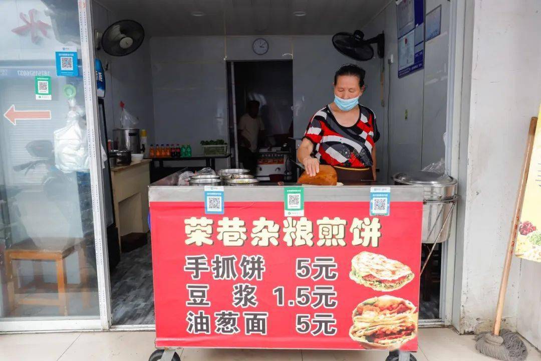 这家老手艺杂粮煎饼陪伴了荣巷多少个清晨养叼了多少人的胃