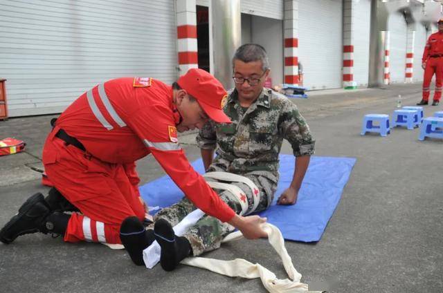 为积极应对可能遭受的暴恐袭击,敌特袭扰等特殊情况,他们组织捆绑