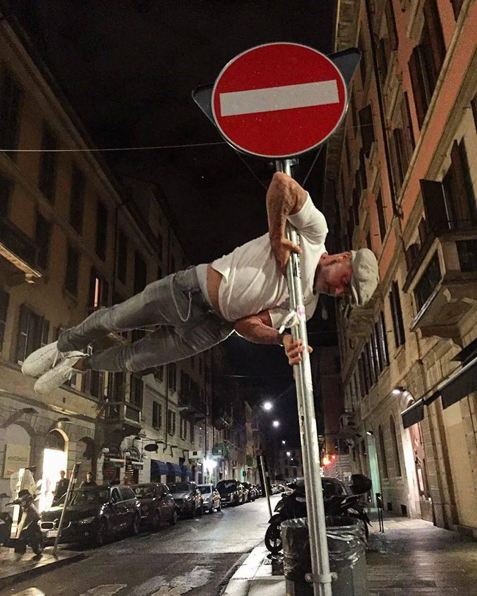 52岁大叔裸身热舞火遍全球,身材秒杀小鲜肉,这还是你印象里的中老年吗