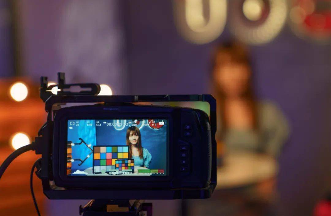 灯光色卡小姐姐都来了今晚八点的直播就等你了