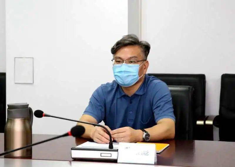 戴雄彪首先对徐银林董事长一行的来访表示欢迎.