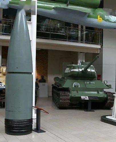 放在博物馆的一枚800毫米炮弹