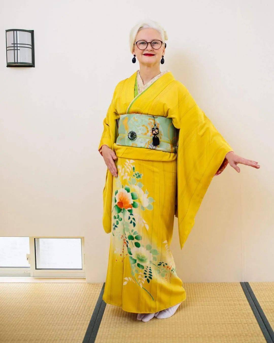 英国奶奶穿和服30年走红网络,民众直呼女神!