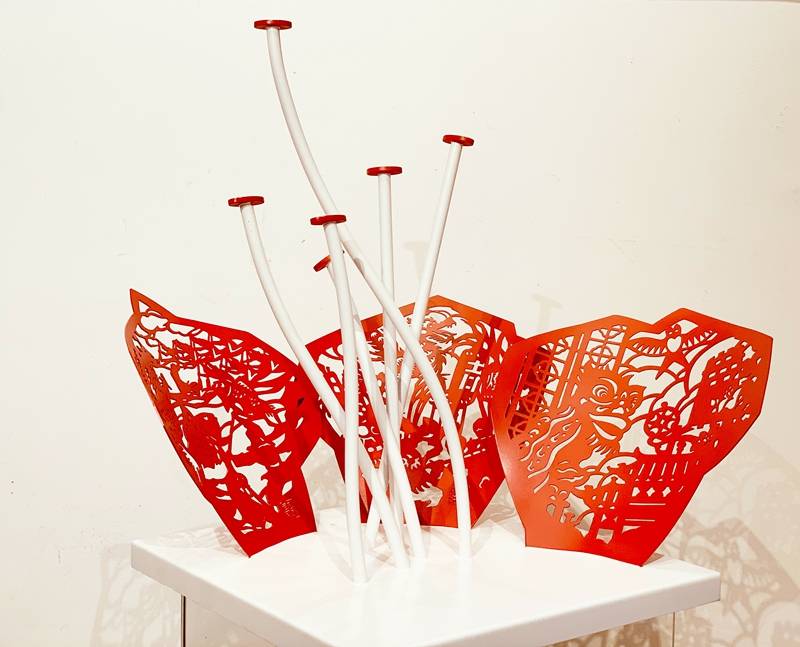 传生和新锐当代艺术家陈斯嘉父女近年创作的剪纸作品与装置艺术60余件