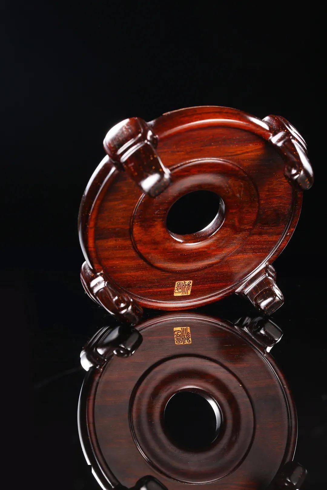 好马配好鞍,珍玩配佳座:上海雅园木作艺术