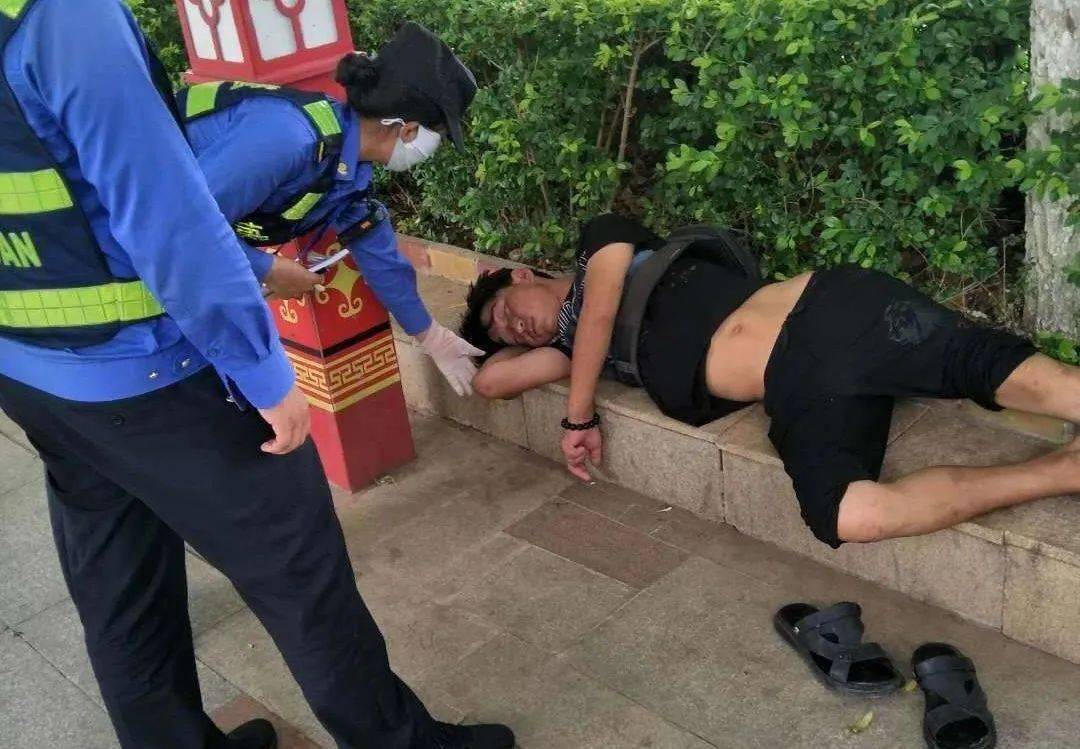 楚雄市不文明行为,车辆违停拖移曝光