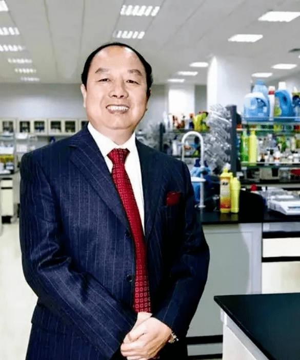 潮汕父与子广东日化一哥首谈传承立白接班人陈泽滨我给两位老板打工