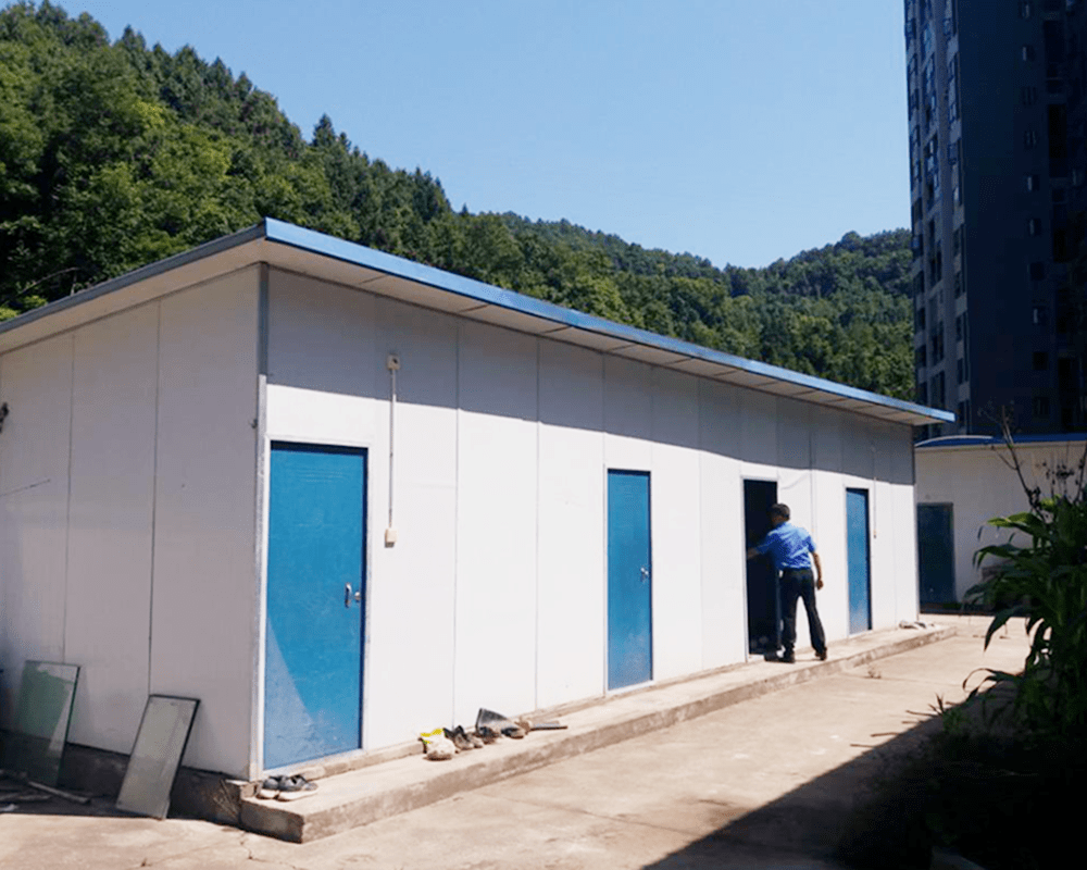 工棚,四川龙申建筑有限公司搭建的巴万高速管理分中心房建一标段临时