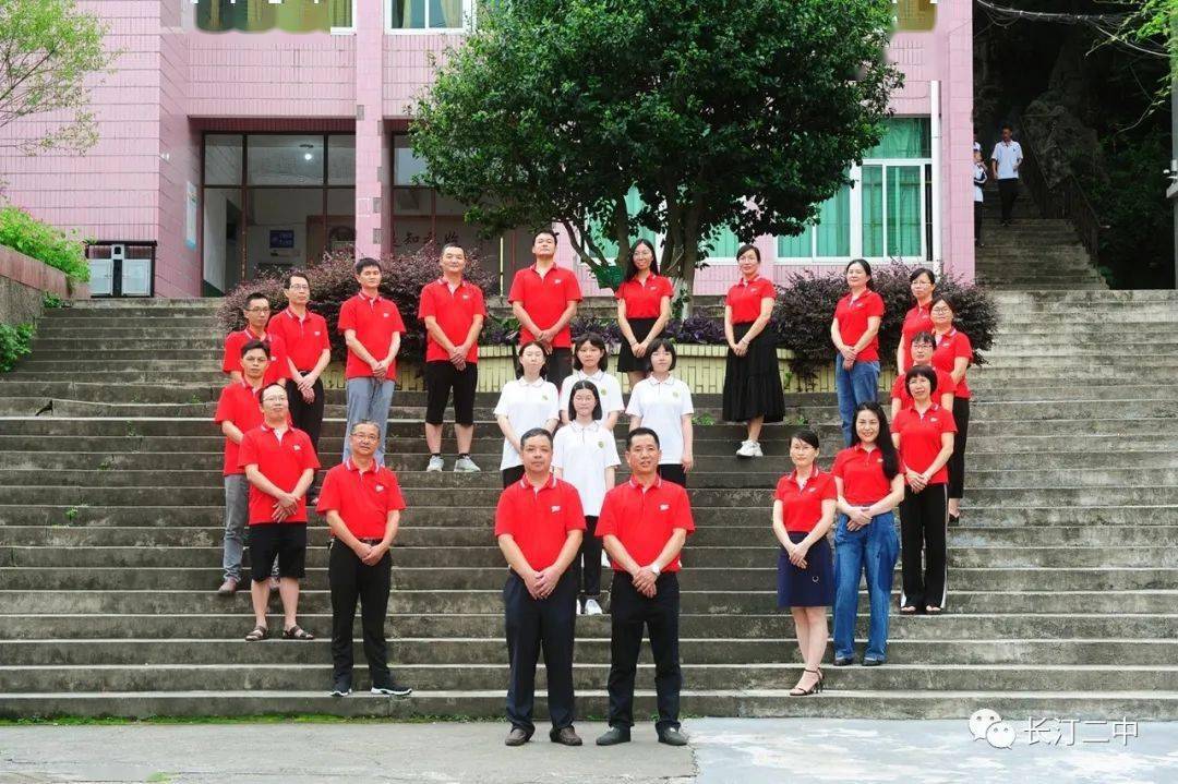 中考拍了拍你长汀二中九年级教师团队为学子温馨送考