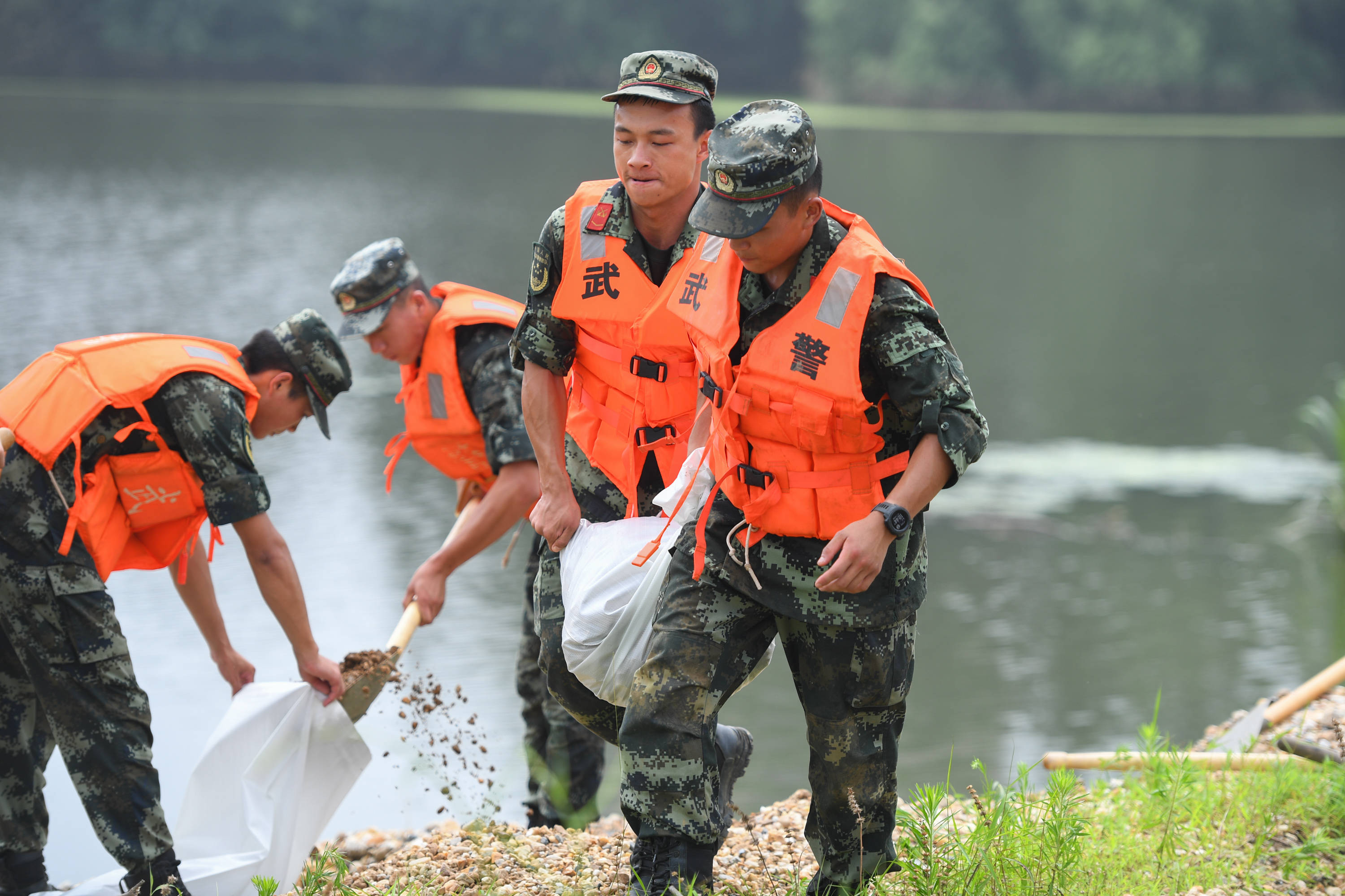 防汛增援 未雨绸缪_岳阳